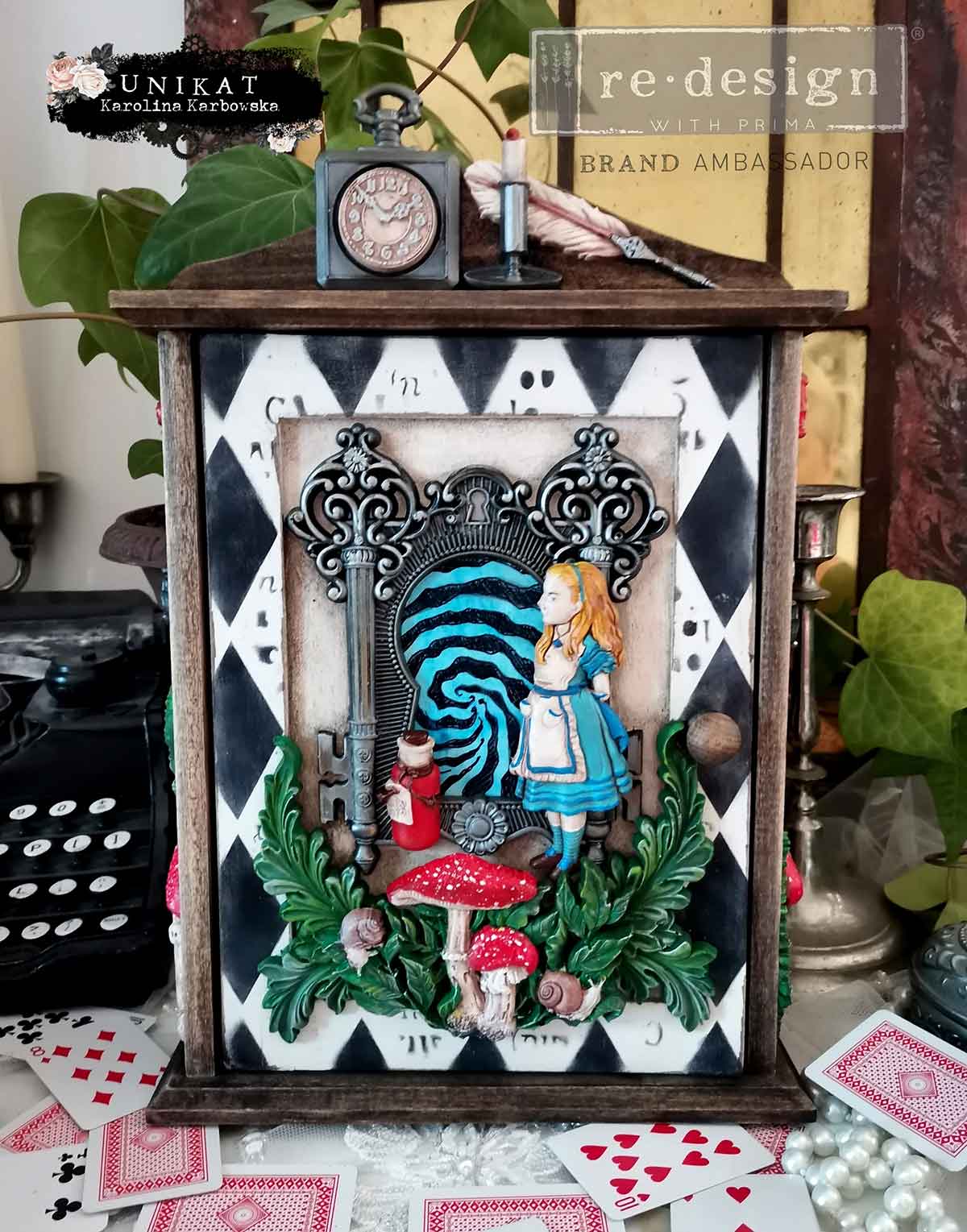 Lost In Wonderland Collection Mould - Following Alice - 1 pc, 5