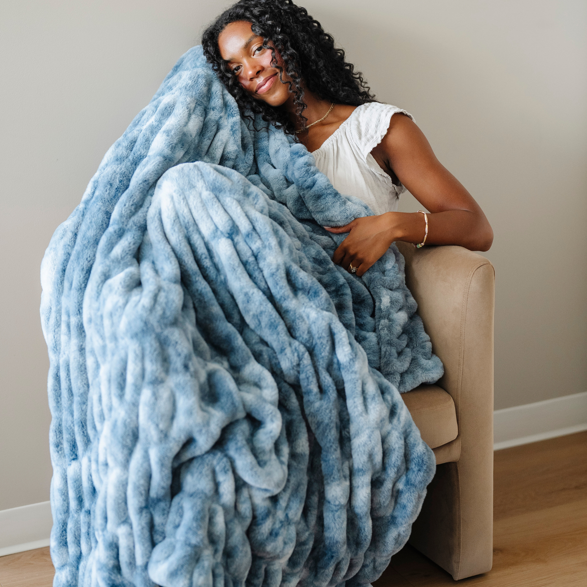 Double Ruched Faux Fur Throw Blankets by Saranoni, product image 52