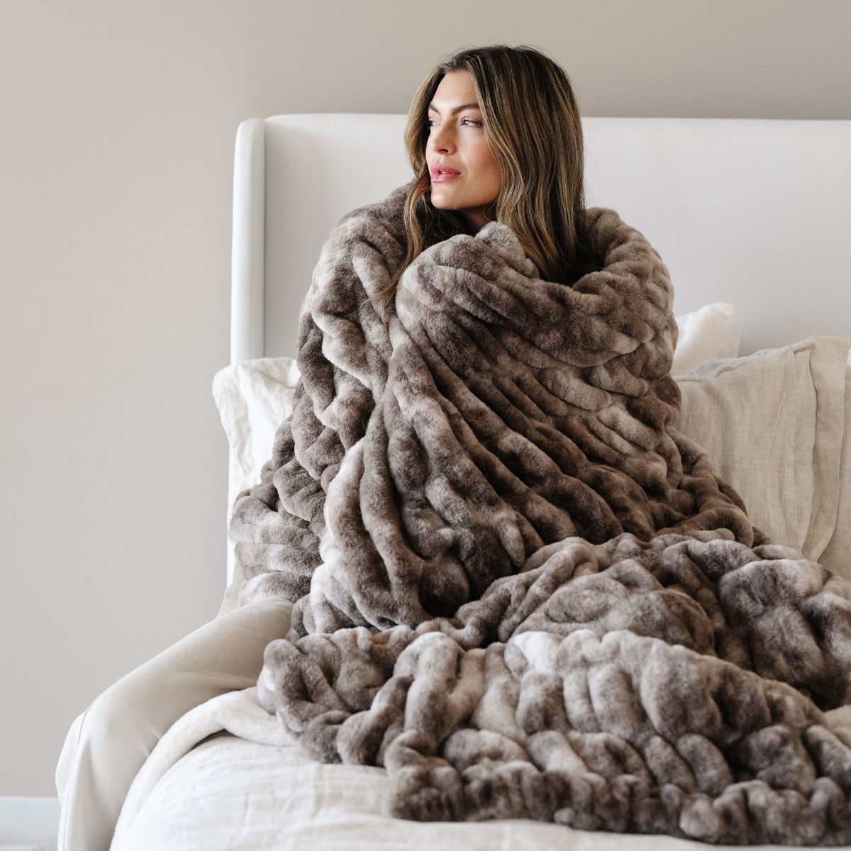 Double Ruched Faux Fur Throw Blankets by Saranoni, product image 17