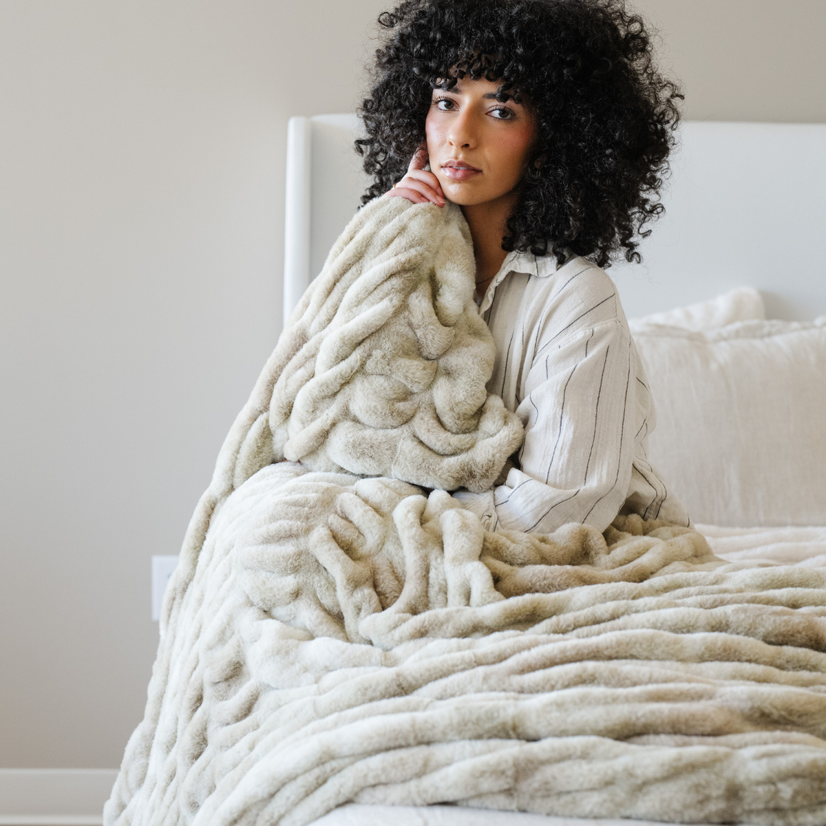 Double Ruched Faux Fur XL Throw Blankets by Saranoni, product image 19