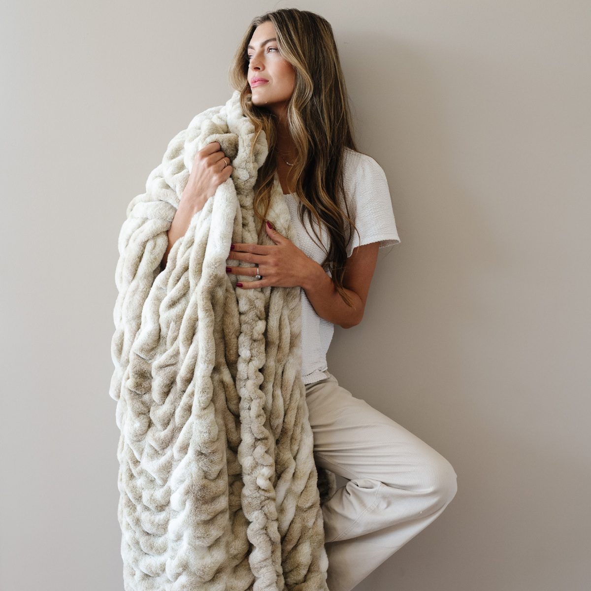 Double Ruched Faux Fur Throw Blankets by Saranoni, product image 20