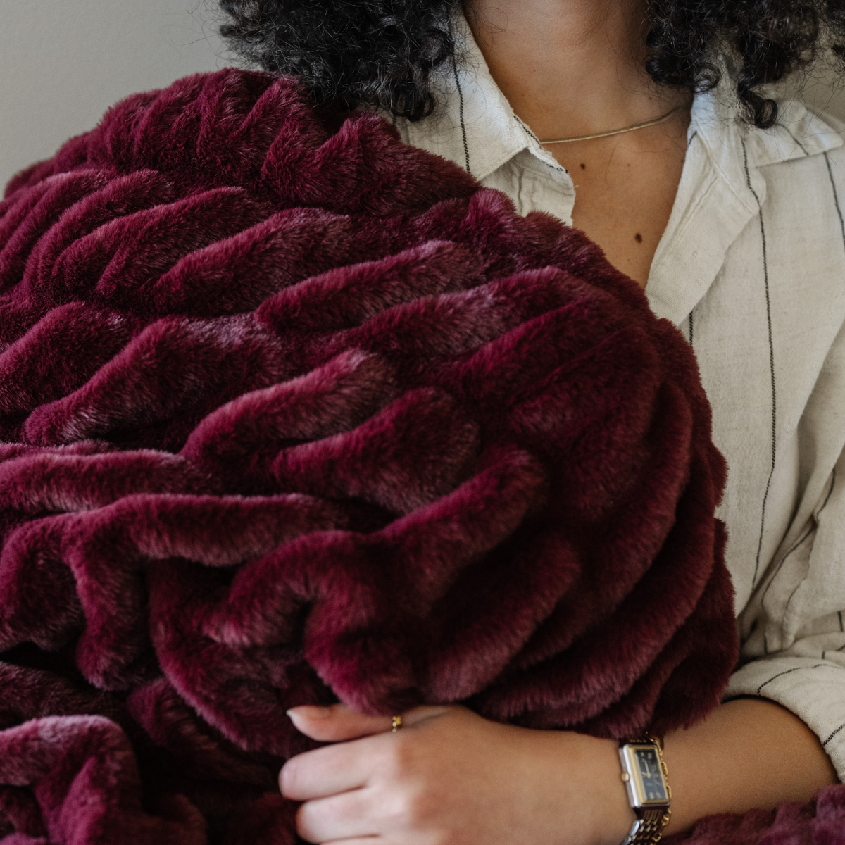 Double Ruched Faux Fur Throw Blankets by Saranoni, product image 10