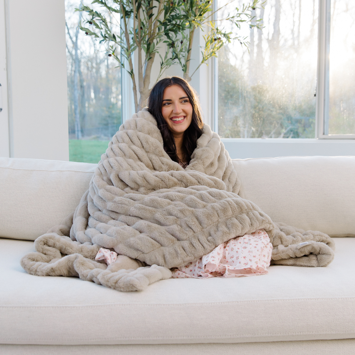 Double Ruched Faux Fur Throw Blankets by Saranoni, product image 44