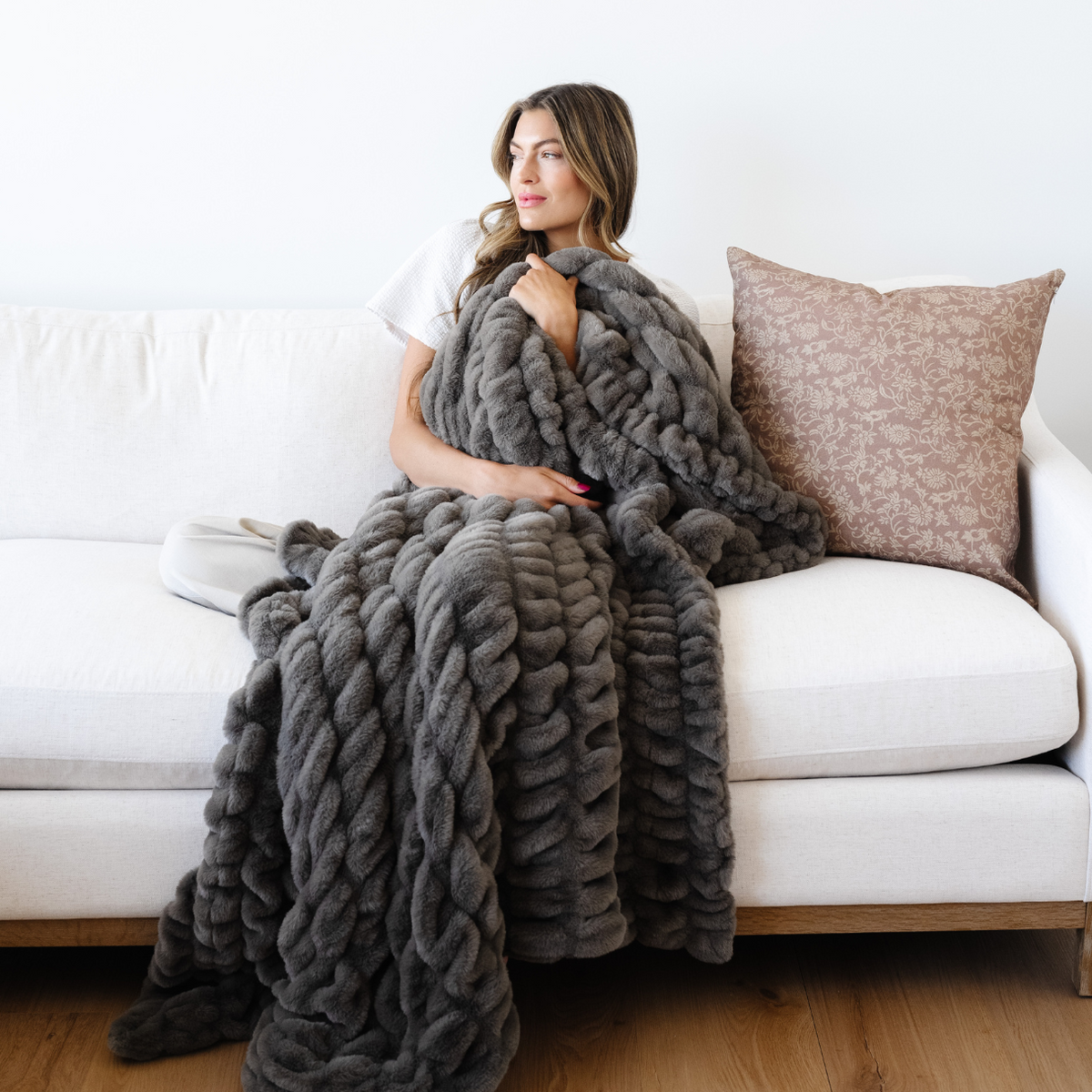 Double Ruched Faux Fur Throw Blankets by Saranoni, product image 25