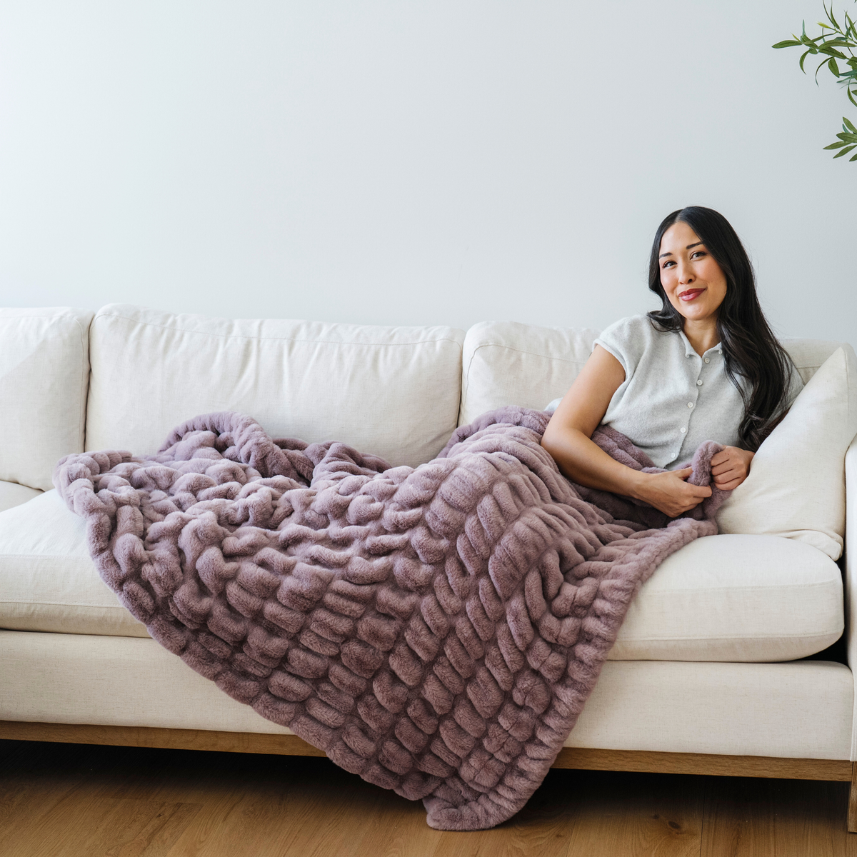 Double Ruched Faux Fur Throw Blankets by Saranoni, product image 38