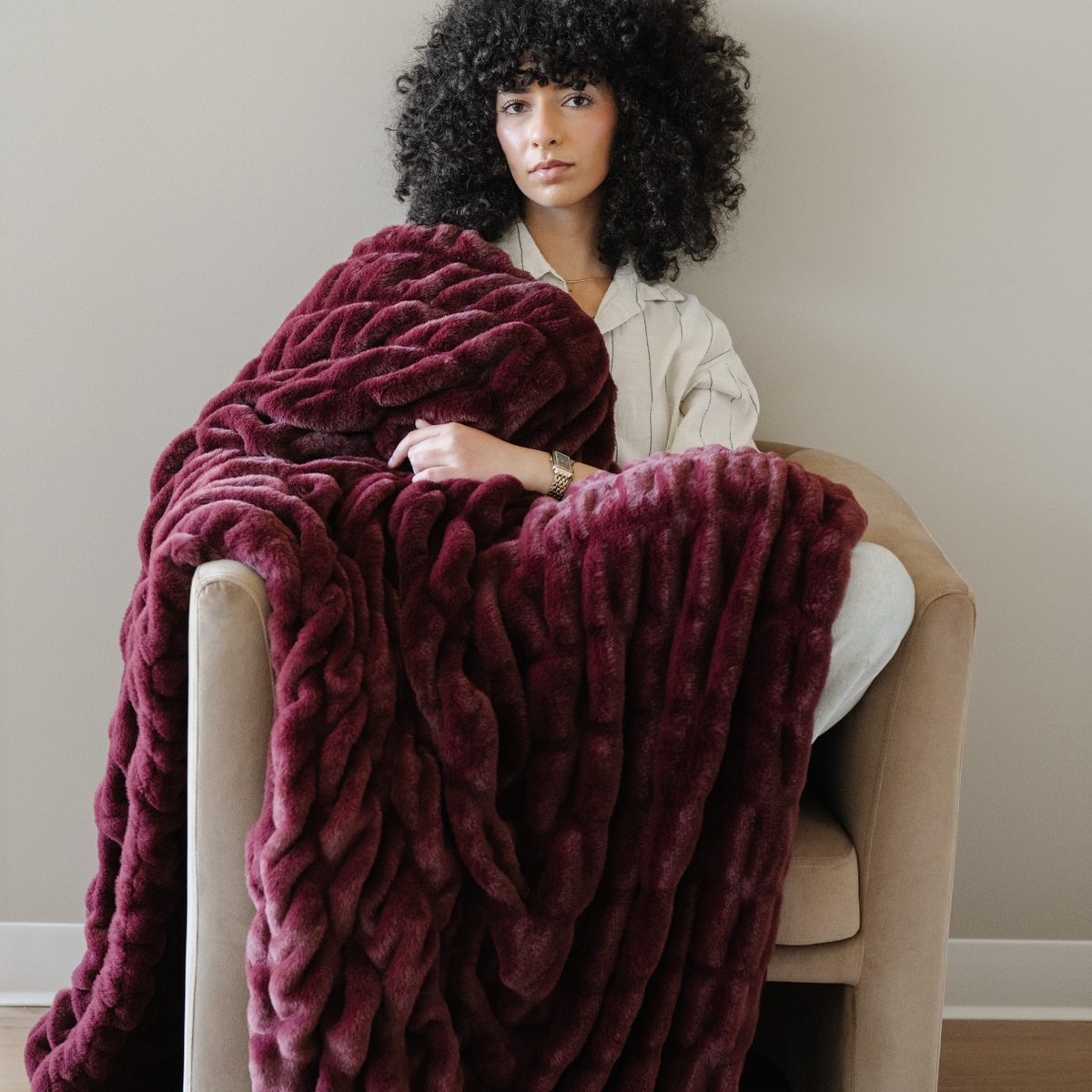 Double Ruched Faux Fur Throw Blankets by Saranoni, product image 12