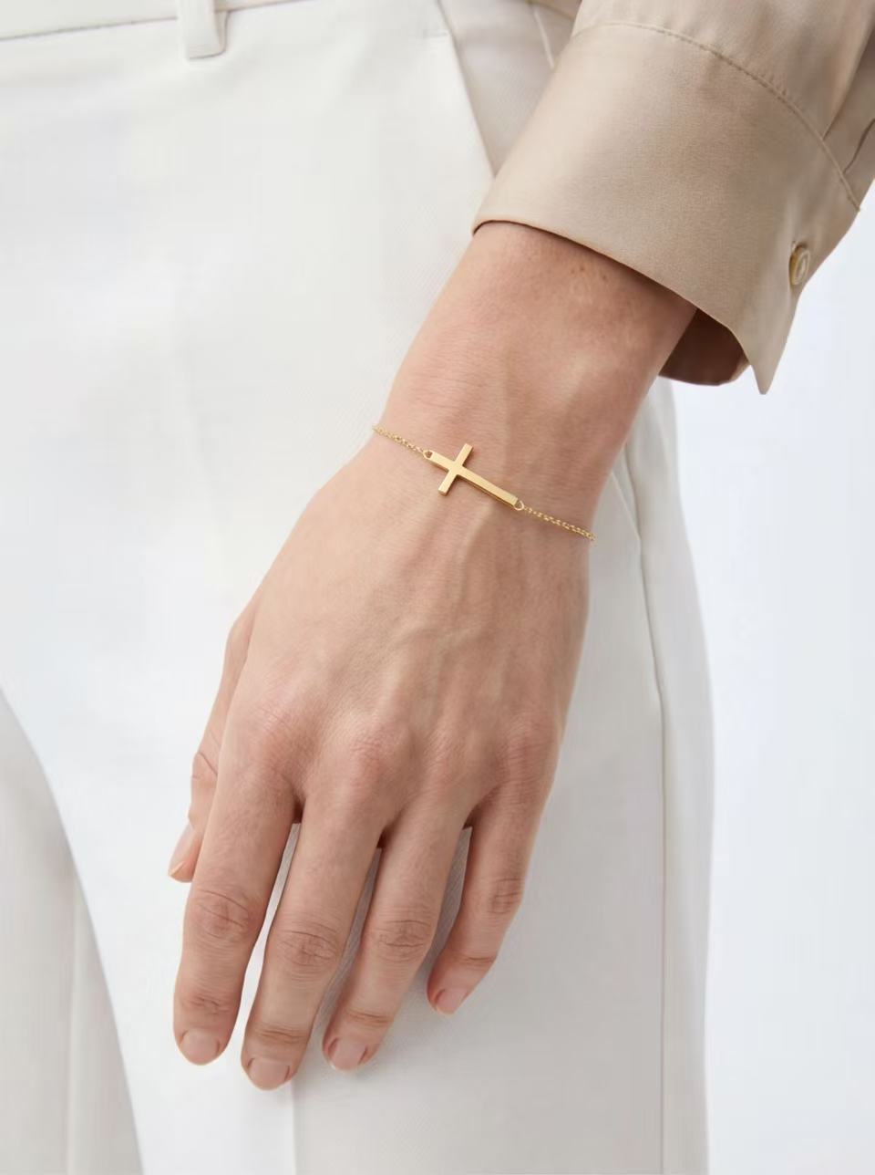 Minimal Cross Chain Bracelet