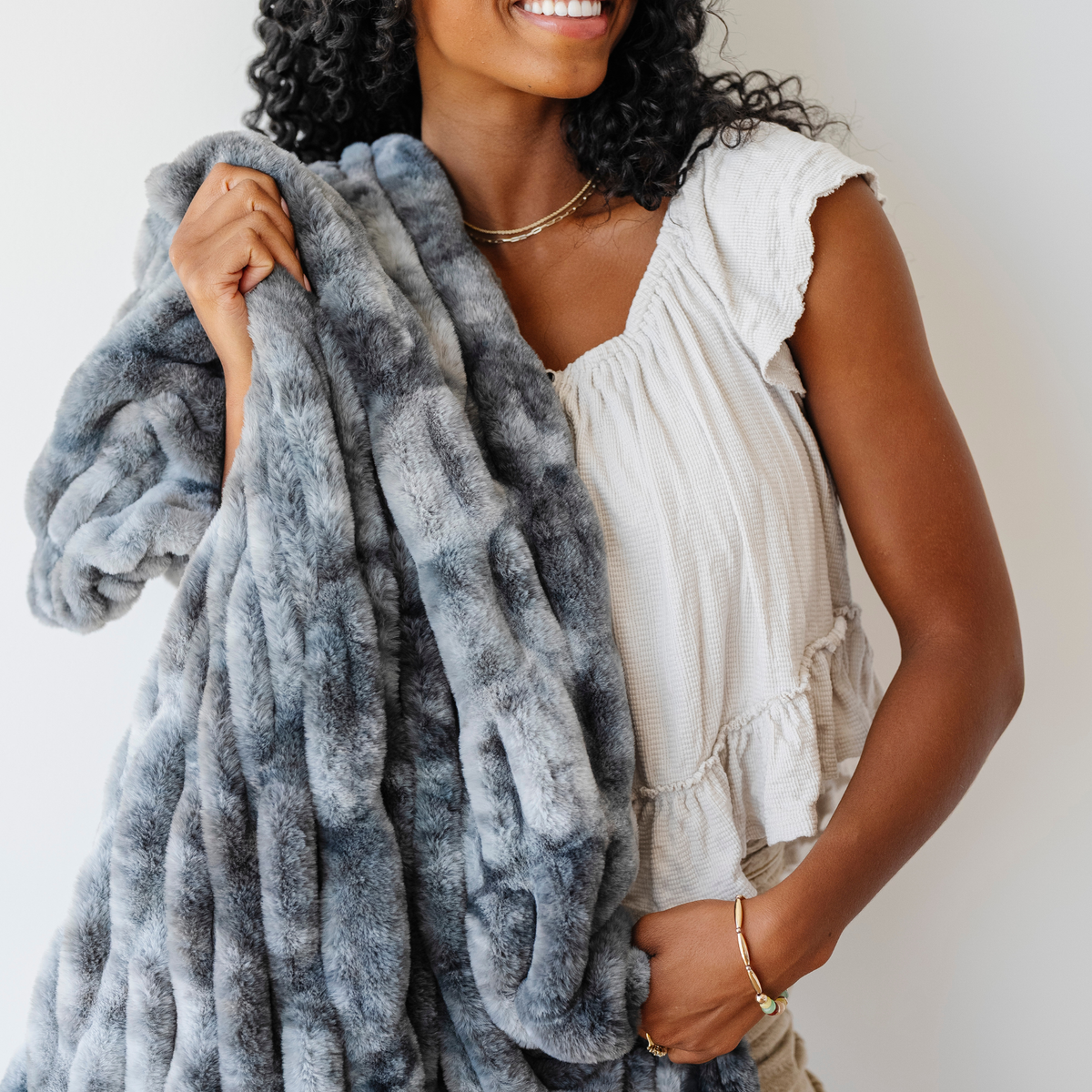 Double Ruched Faux Fur Throw Blankets by Saranoni, product image 49