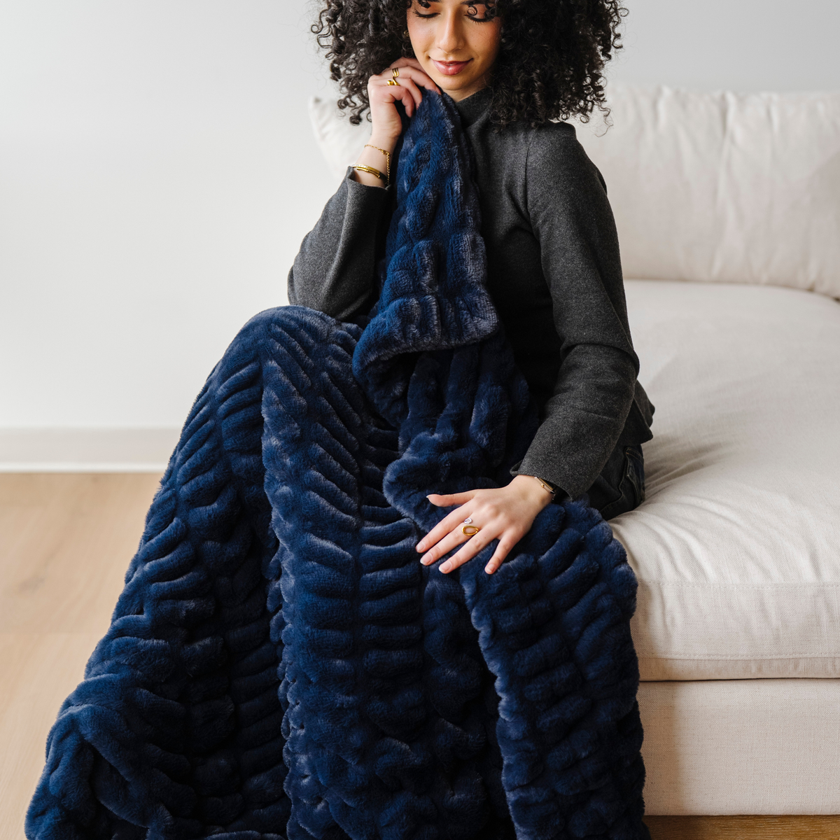 Double Ruched Faux Fur Throw Blankets by Saranoni, product image 34