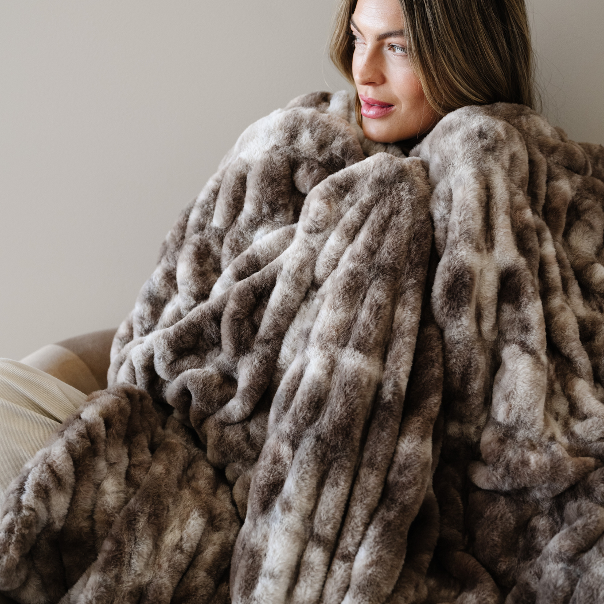 Double Ruched Faux Fur XL Throw Blankets by Saranoni, product image 16
