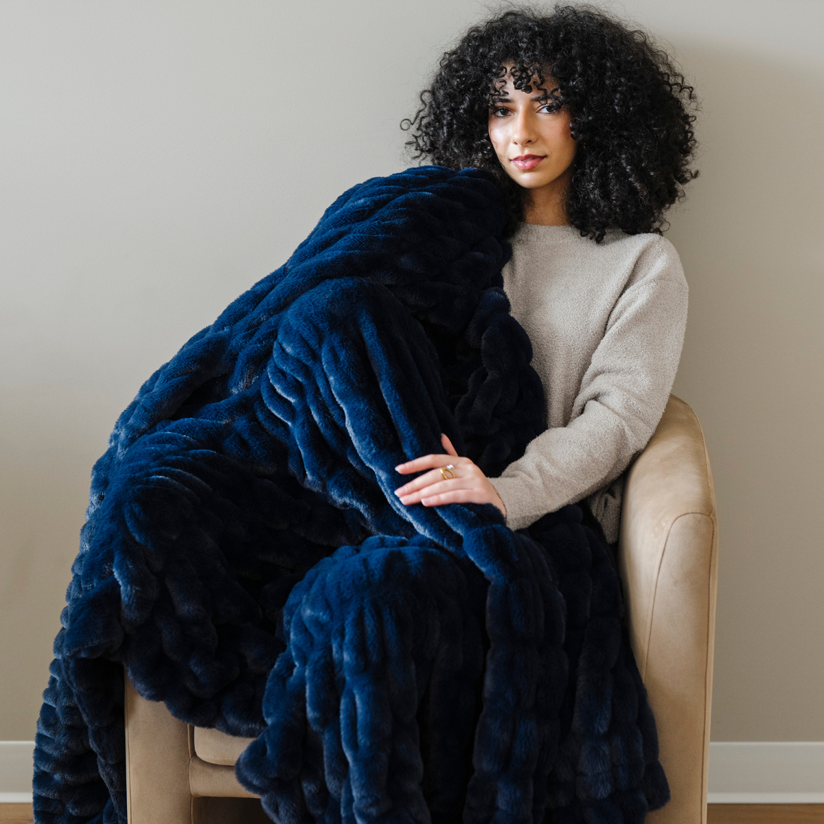 Double Ruched Faux Fur Throw Blankets by Saranoni, product image 37