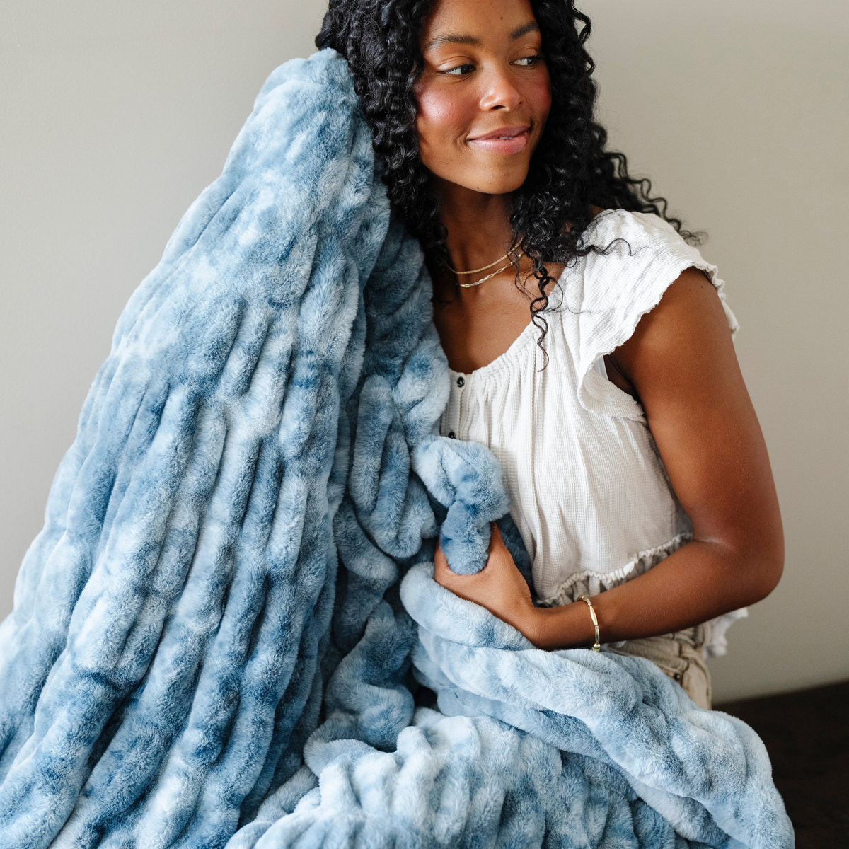 Double Ruched Faux Fur XL Throw Blankets by Saranoni, product image 53