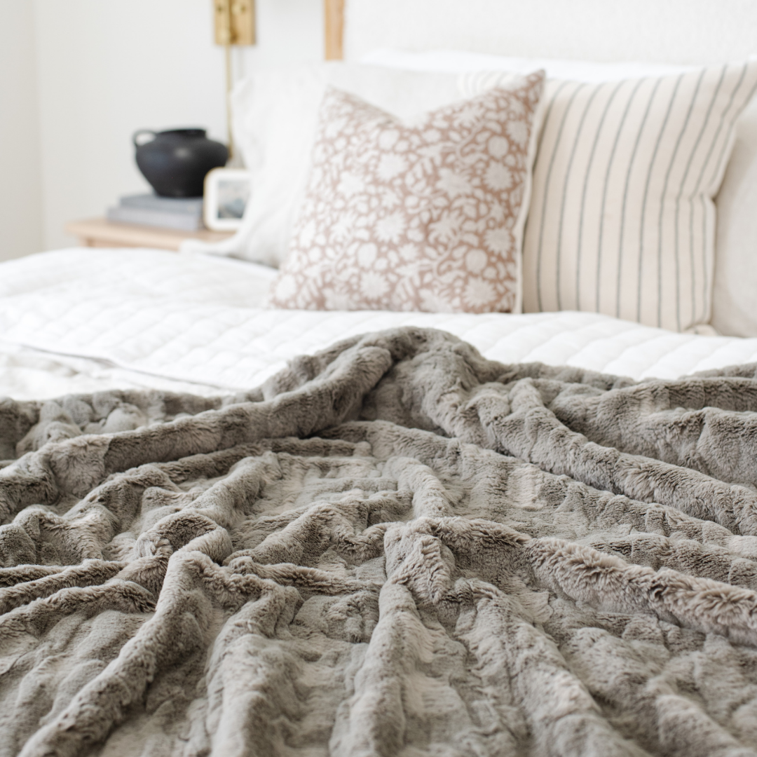 Patterned Faux Fur XL Throw Blankets by Saranoni, product image 28