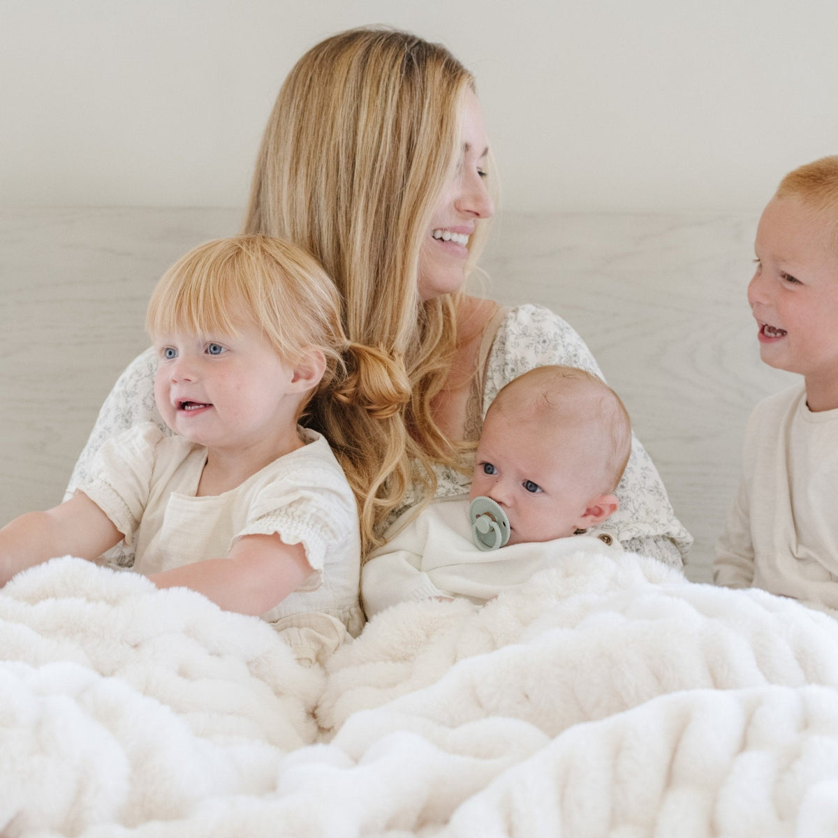 Double Ruched Faux Fur Throw Blankets by Saranoni, product image 3