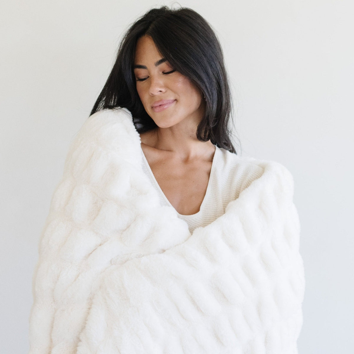 Double Ruched Faux Fur Throw Blankets by Saranoni, product image 4
