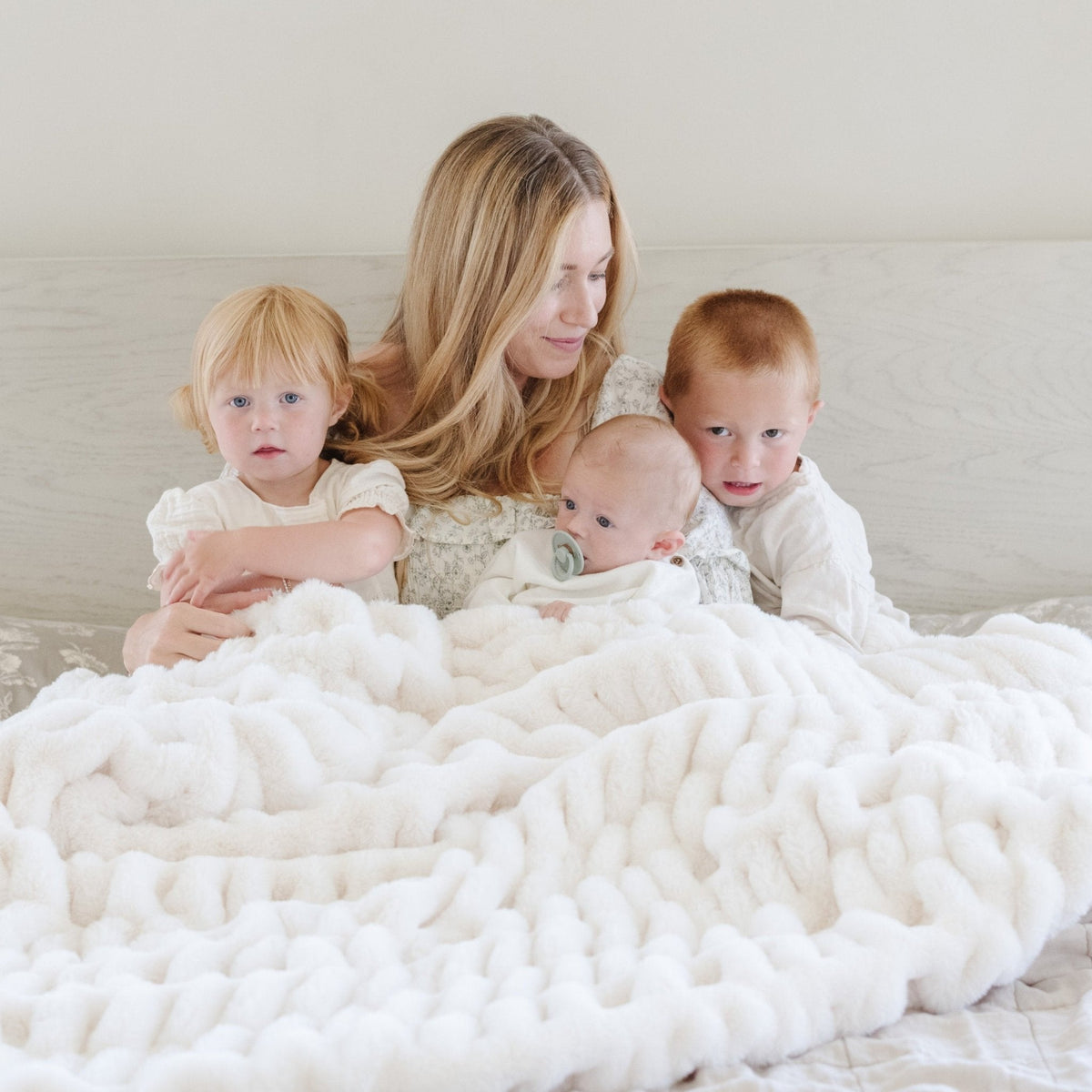 Double Ruched Faux Fur XL Throw Blankets by Saranoni, product image 3