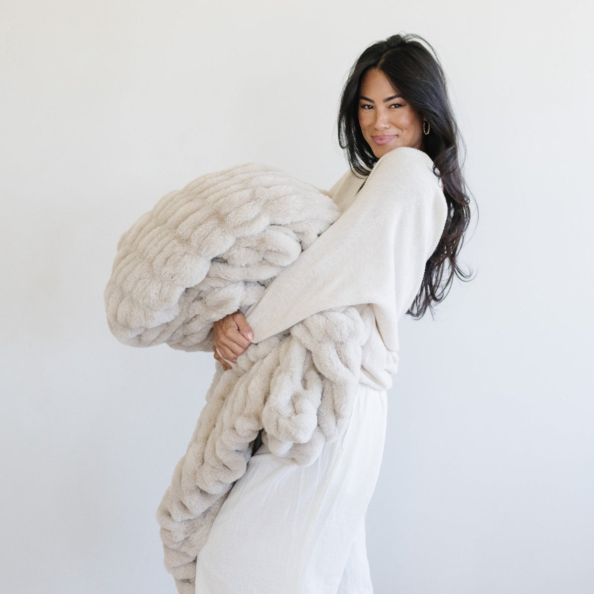 Double Ruched Faux Fur XL Throw Blankets by Saranoni, product image 10