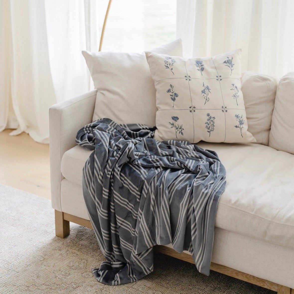 Minky Stretch Throw Blankets by Saranoni, product image 15