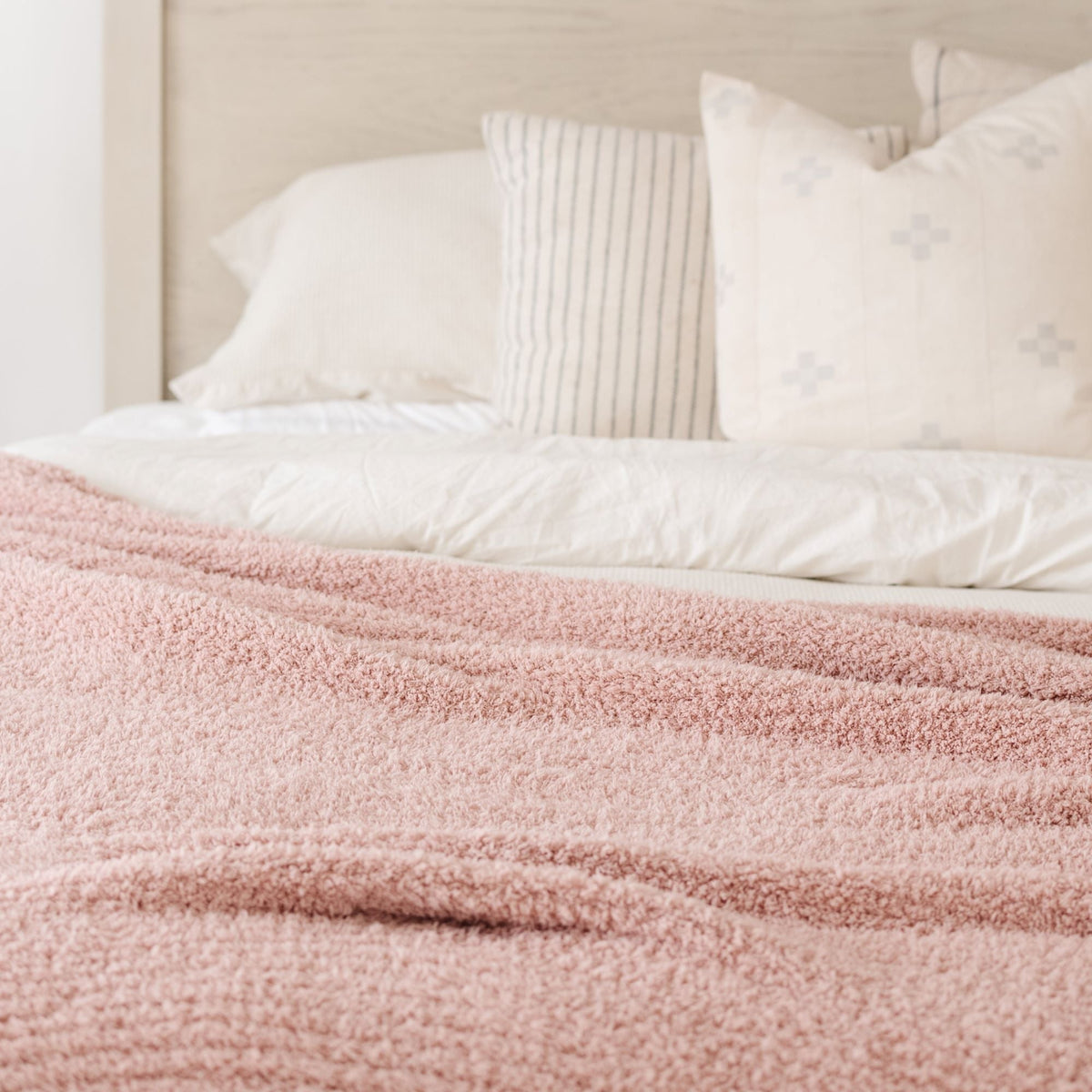 Ribbed Bamboni® XL Blankets by Saranoni, product image 2